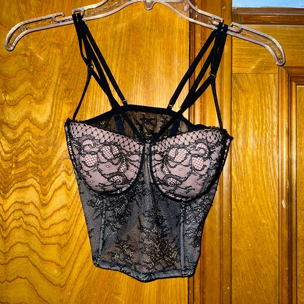 NWOT VICTORIA SECRET VERY SEXY NUDE AND BLACK LACE LINGERIE TOP 32dd